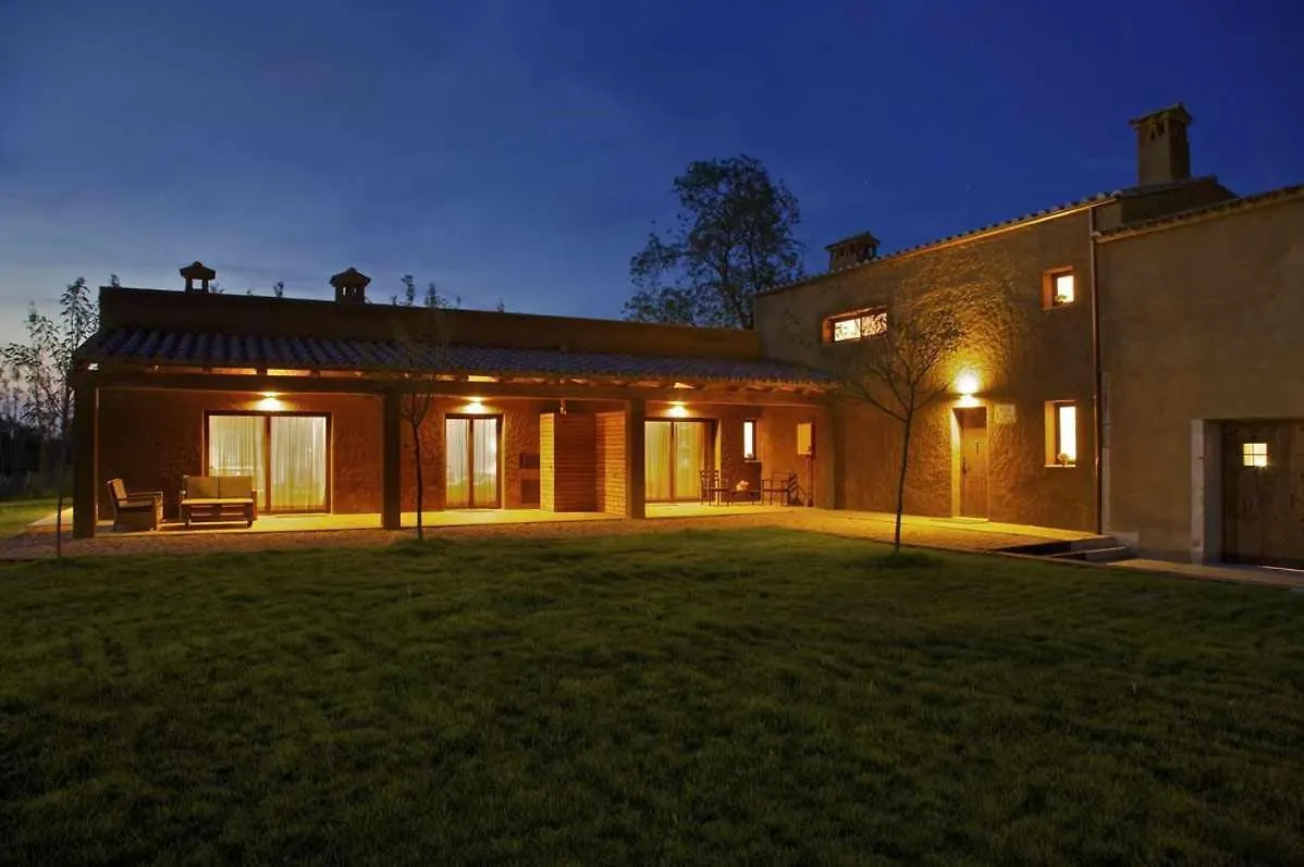 Country house Comfortable Holiday Home In Catalonia With Swimming Pool
