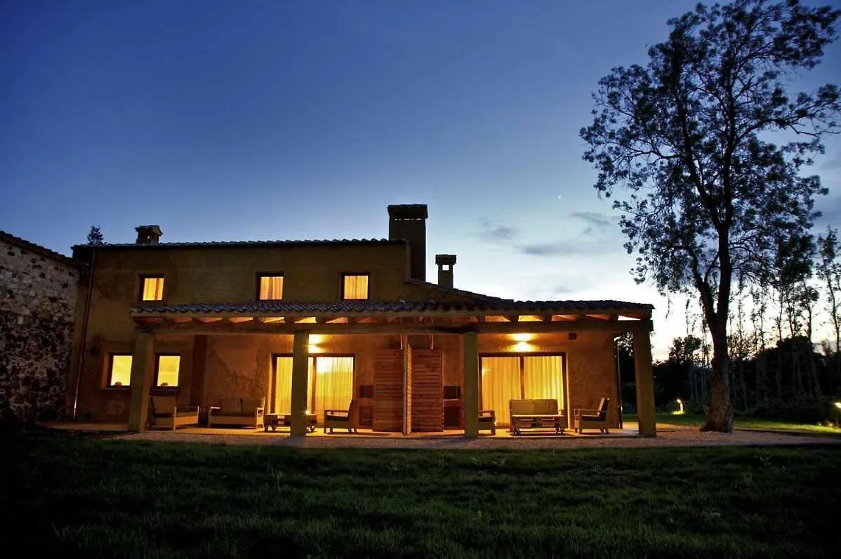 Country house Comfortable Holiday Home In Catalonia With Swimming Pool