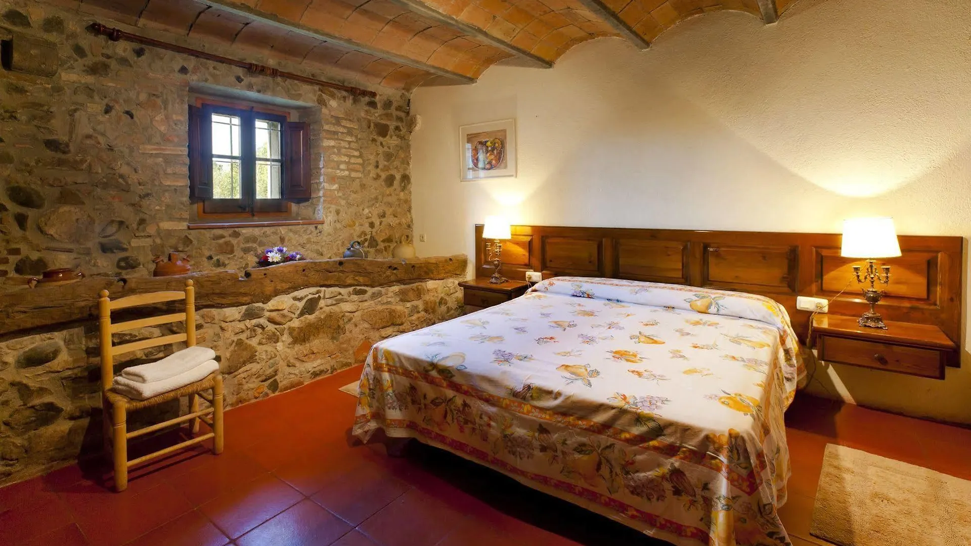 Country house Comfortable Holiday Home In Catalonia With Swimming Pool